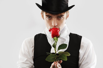 2019Men_Guy_in_a_top_hat_with_a_red_rose_in_his_hand_on_a_gray_background_132757_.jpg
