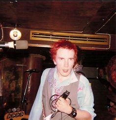 3268e4d0e60dcb1c4c77258da41cc330--johnny-rotten-heres-johnny.jpg