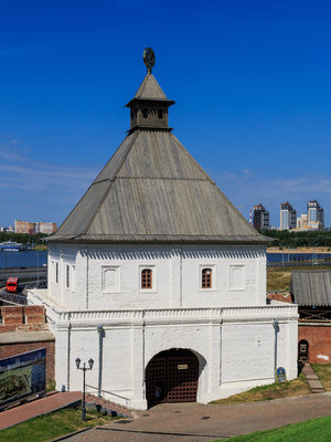 Kazan_Kremlin_Taynitskaya_Tower_08-2016.jpg